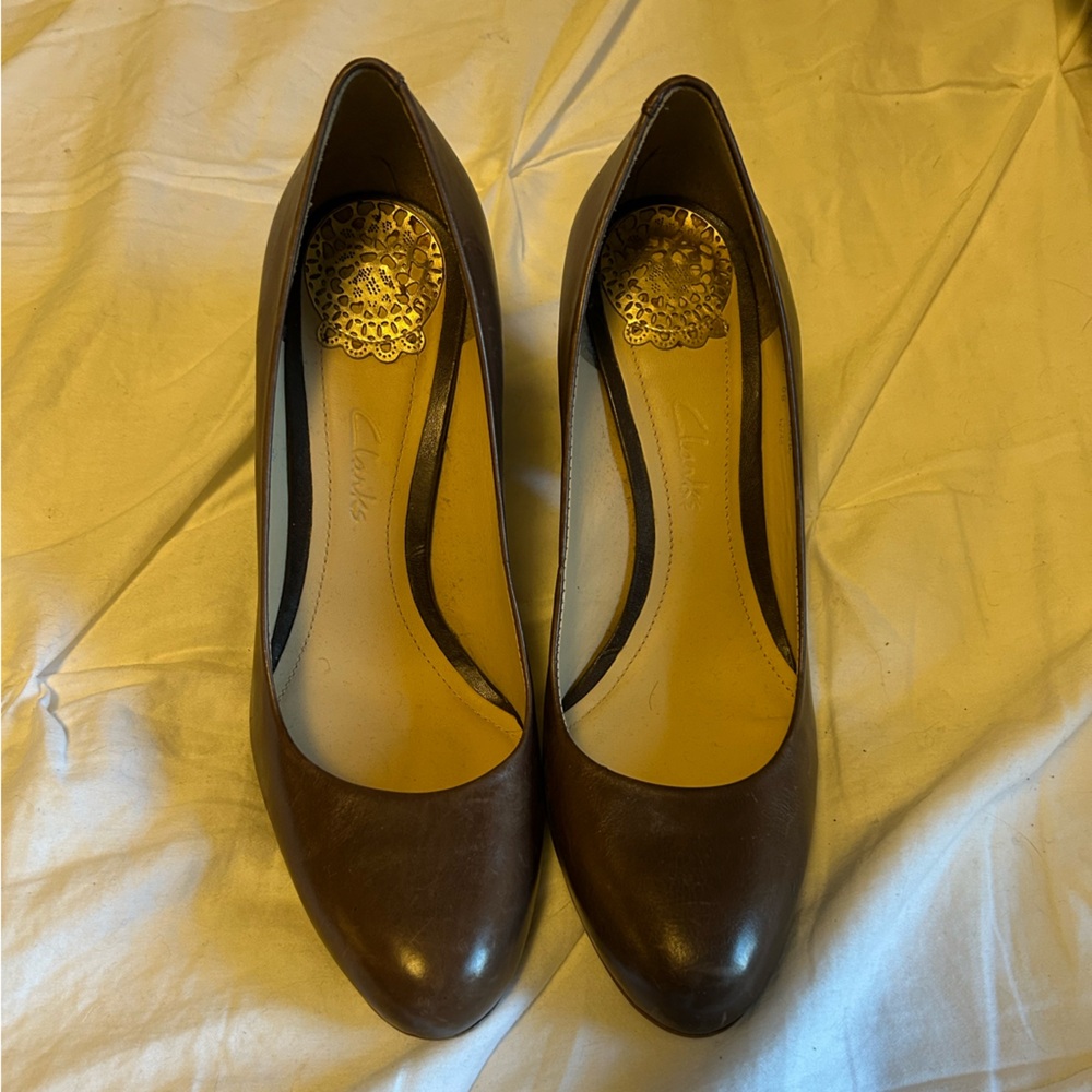 Clark’s Air Active size UK 6/US 7 platform pumps in tan leather 3.5 inch heels